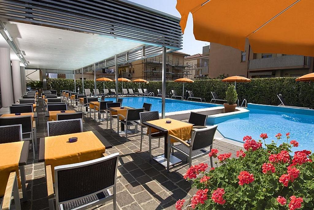 Hotel Imperial Сан-Бенедетто-дель-Тронто Экстерьер фото