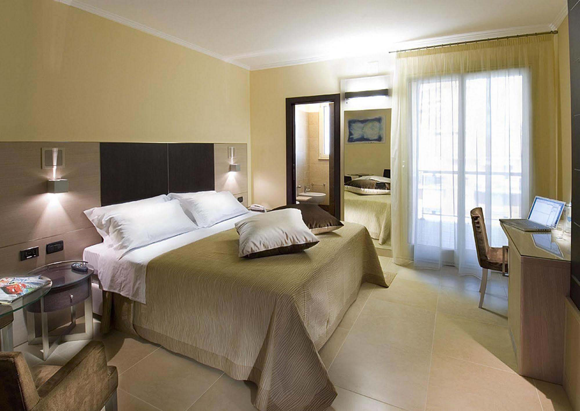 Hotel Imperial Сан-Бенедетто-дель-Тронто Экстерьер фото